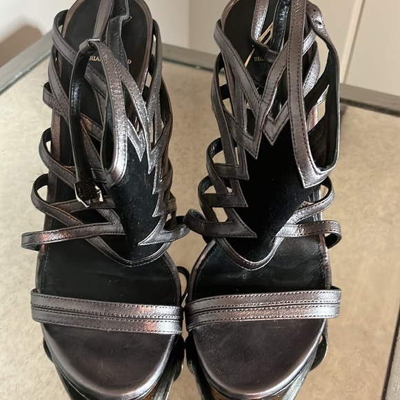 Brian Atwood Metallic sexy open toe with black suede and gold stiletto heel - Picture 3 of 3